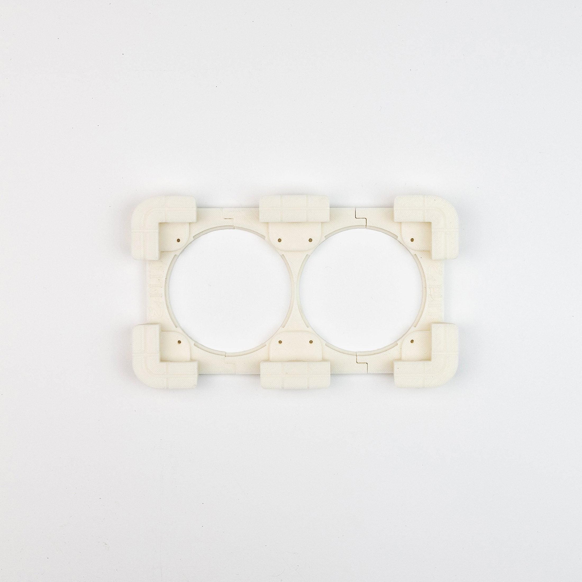 Choice of EDPLIT flush-mounted socket outlet and push switch modules for customized installations.
